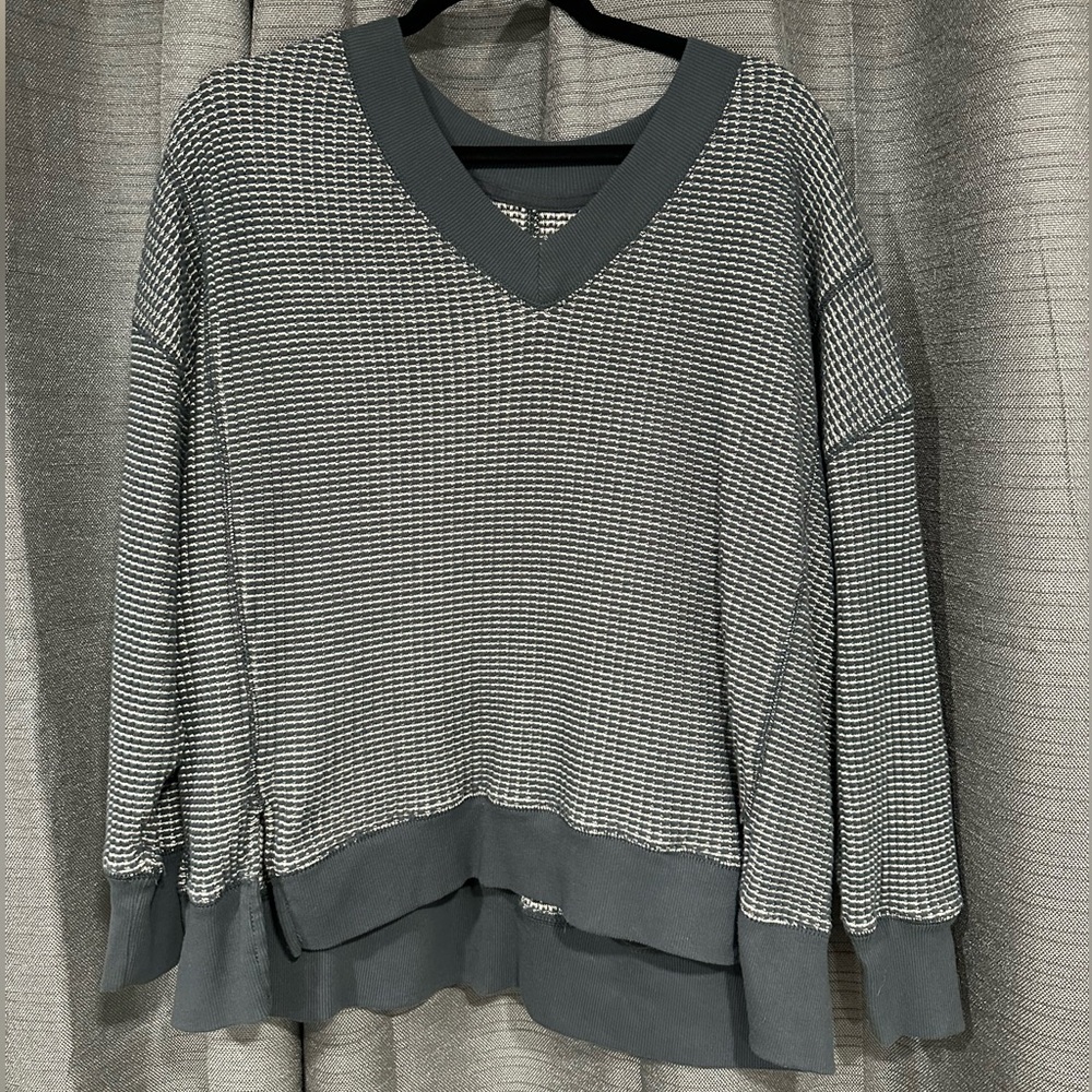 AE Big Hug V-Neck Waffle Sweater